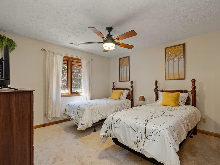 8300 Saint Peters Ln — Photo 17
