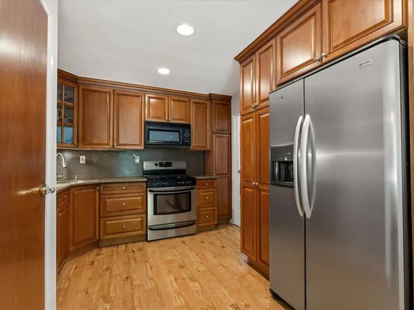 190 Prall Avenue image 8 of 24