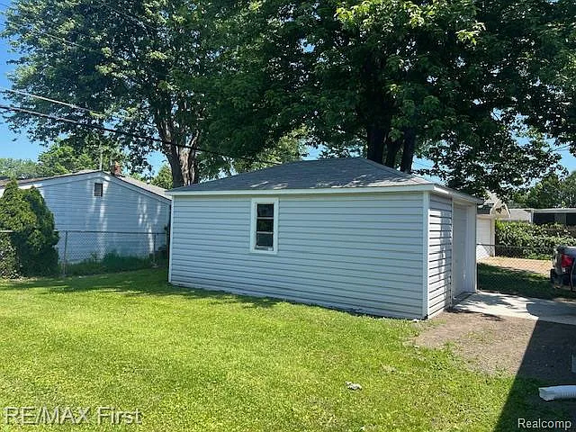 22841 E Thirteen Mile Rd — Photo 4