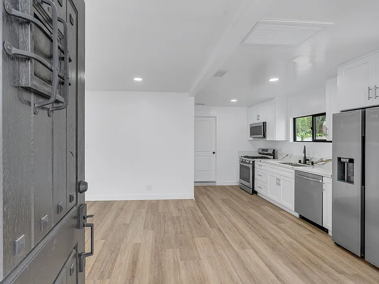 3157 Vera Ave #1/2 — Photo 1
