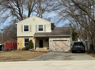35W558 Sunnyside Ave, St Charles, IL 60174