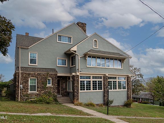 3rd image of 3230 W Chestnut Ave