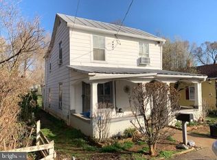 422 E 1st Ave, Charles Town, WV 25414