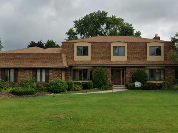 3802 W Sherbrooke Dr, Mequon, WI 53092