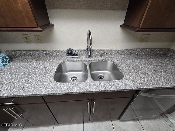 4th image of 10824 Gloster Ct