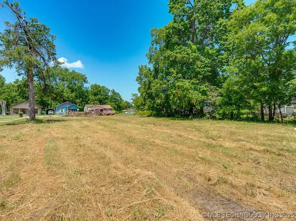 805 W 13th St, Ada, OK 74820