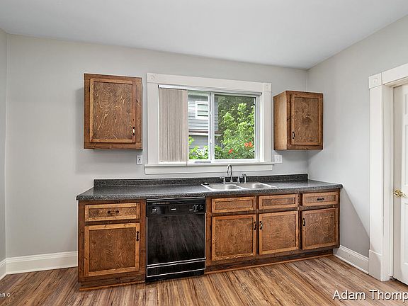 5th image of 915 Chatham St NW