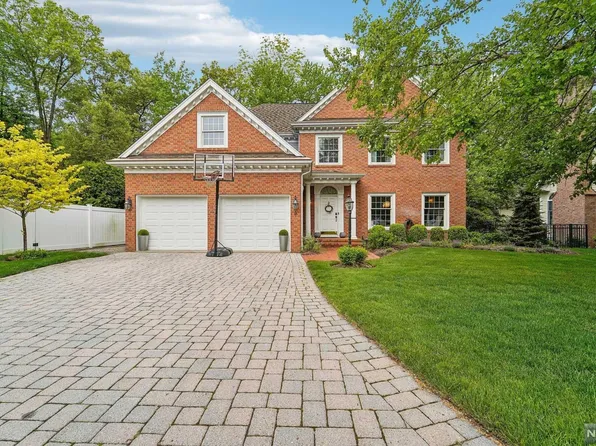 9 Alex Ct, Wyckoff, NJ 07481