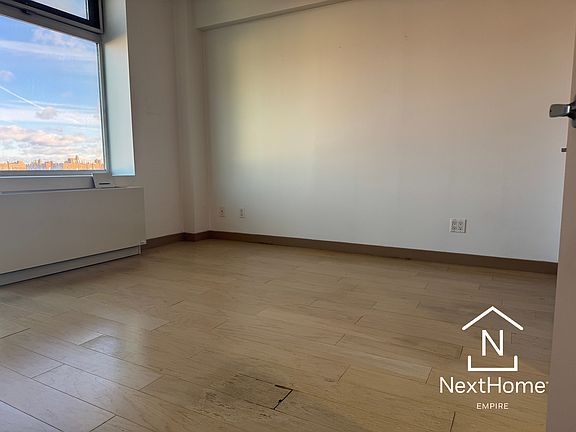 5th image of 73-02 Roosevelt Ave #5C