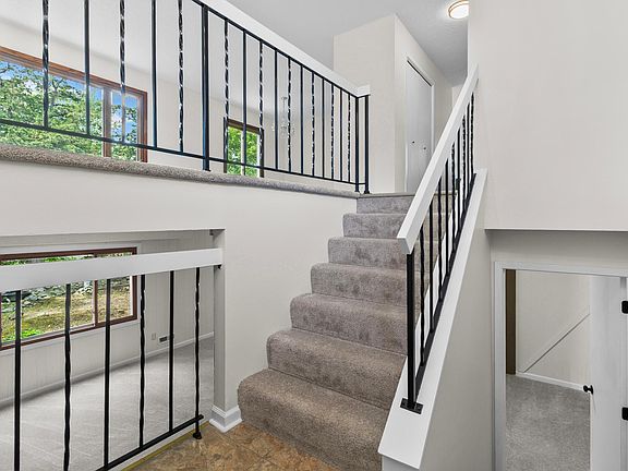 5th image of 9824 Squire Ln