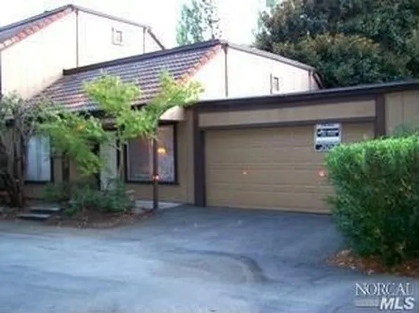 29 Alhambra Cir, Fairfax, CA 94930