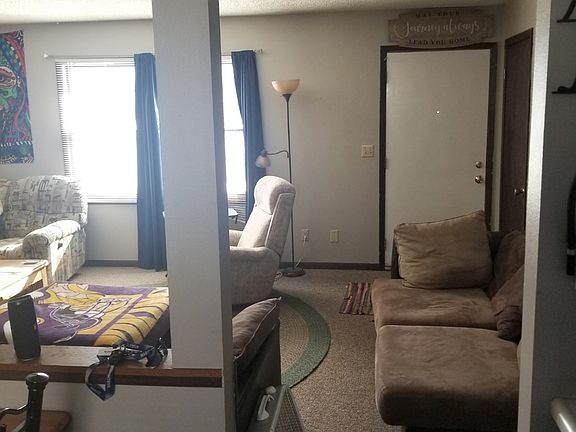 5th image of 864 Saint Annes Dr
