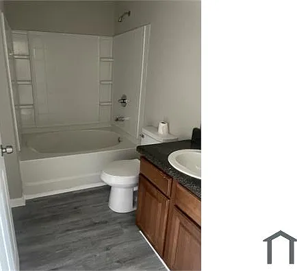 3 bed, $1,800 — Photo 3