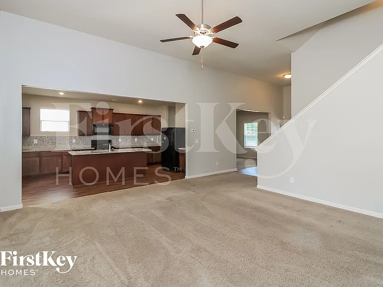 144 Scotland Dr — Photo 4