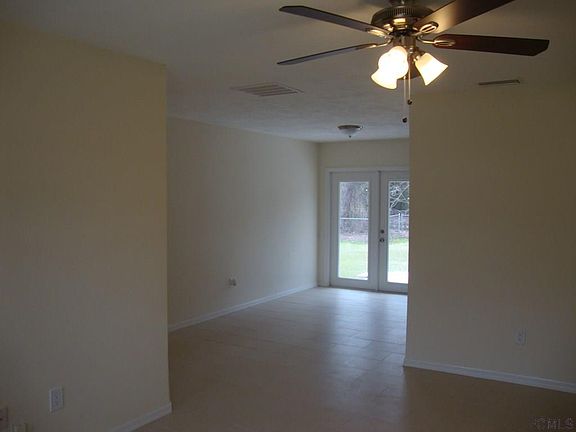 3rd image of 2 Zachary Pl