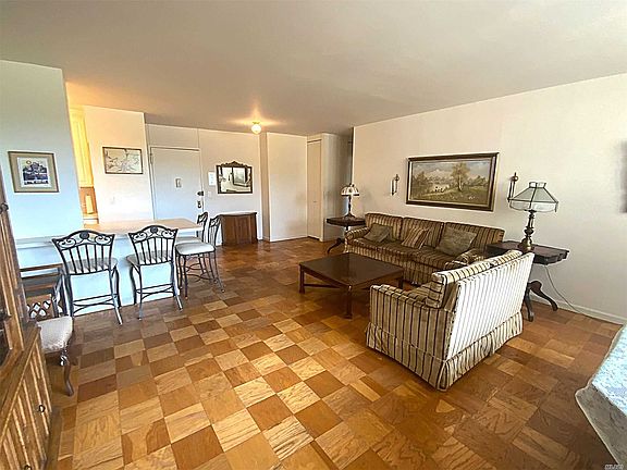 3rd image of 26910 Grand Central Pkwy APT 2T