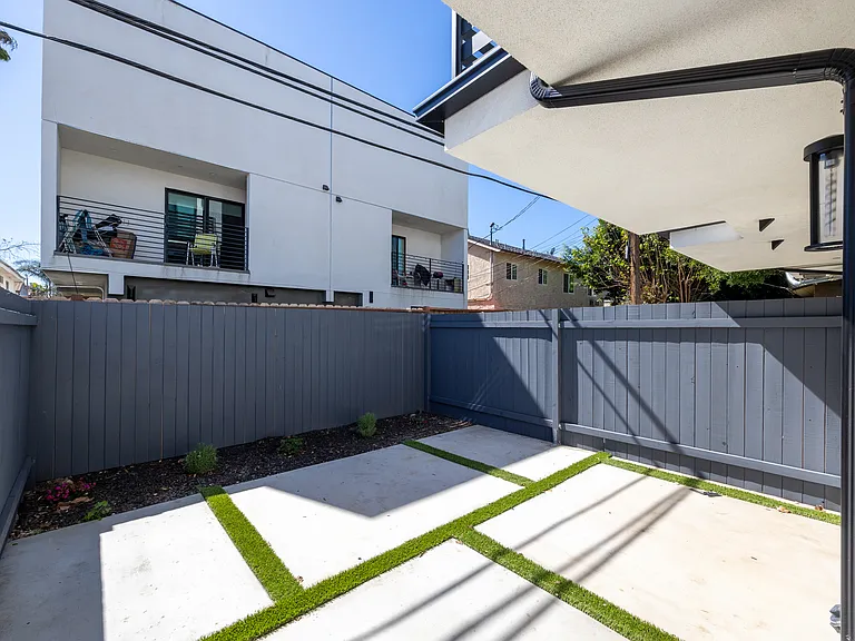 14422 Tiara St — Photo 8