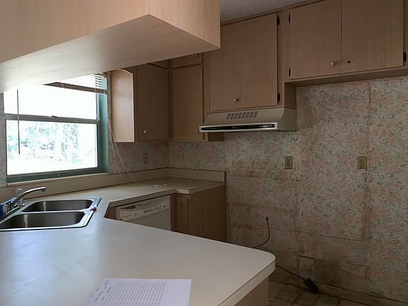 5th image of 425 NE 21st Ter