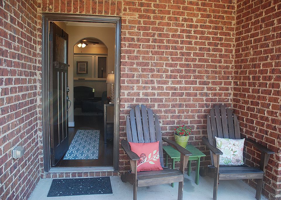 1st image of 154 Lorrin Ln