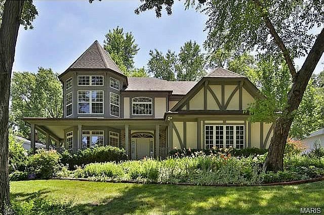 1st image of 8 Sussex Dr