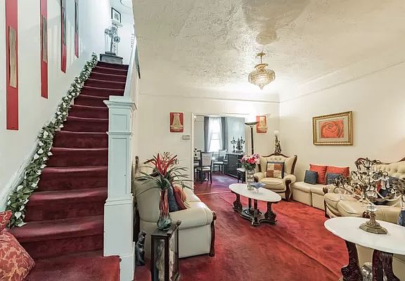 2nd image of 2514 Gillmore St