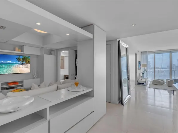 465 Brickell Ave APT 2703, Miami, FL 33131