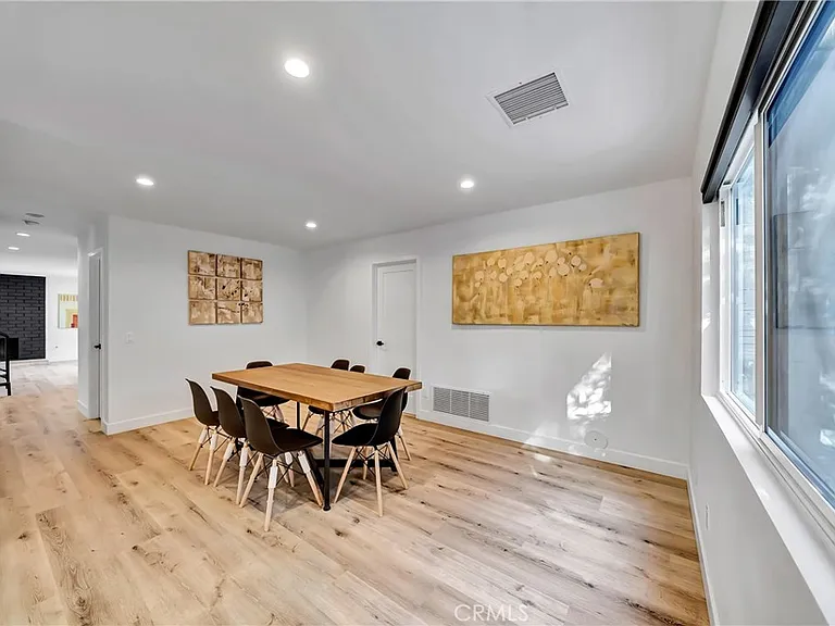24445 Clipstone St — Photo 21
