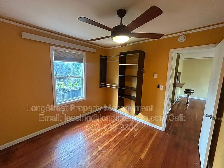 4725 NE 50th Pl — Photo 2