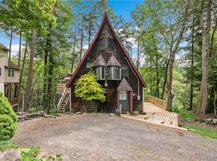 108 Circle Ct, Bushkill, PA 18302