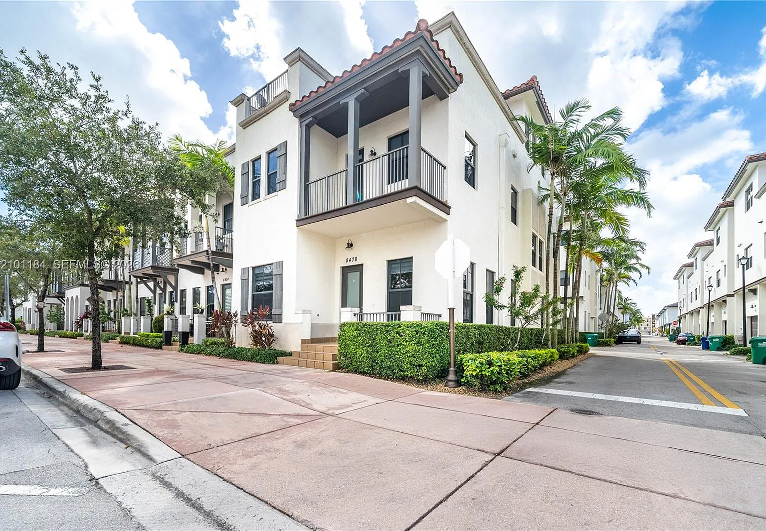 Downtown Doral Dutcher — Photo 2