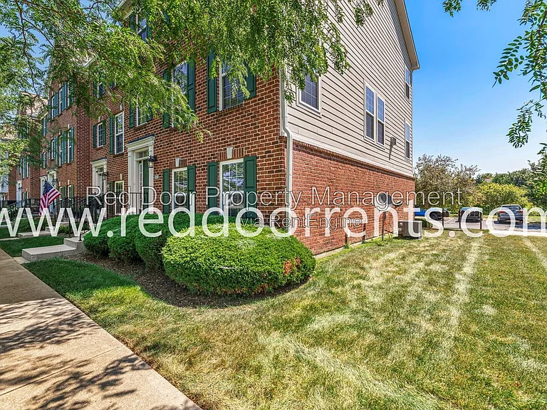 13340 Golden Gate Dr E — Photo 43