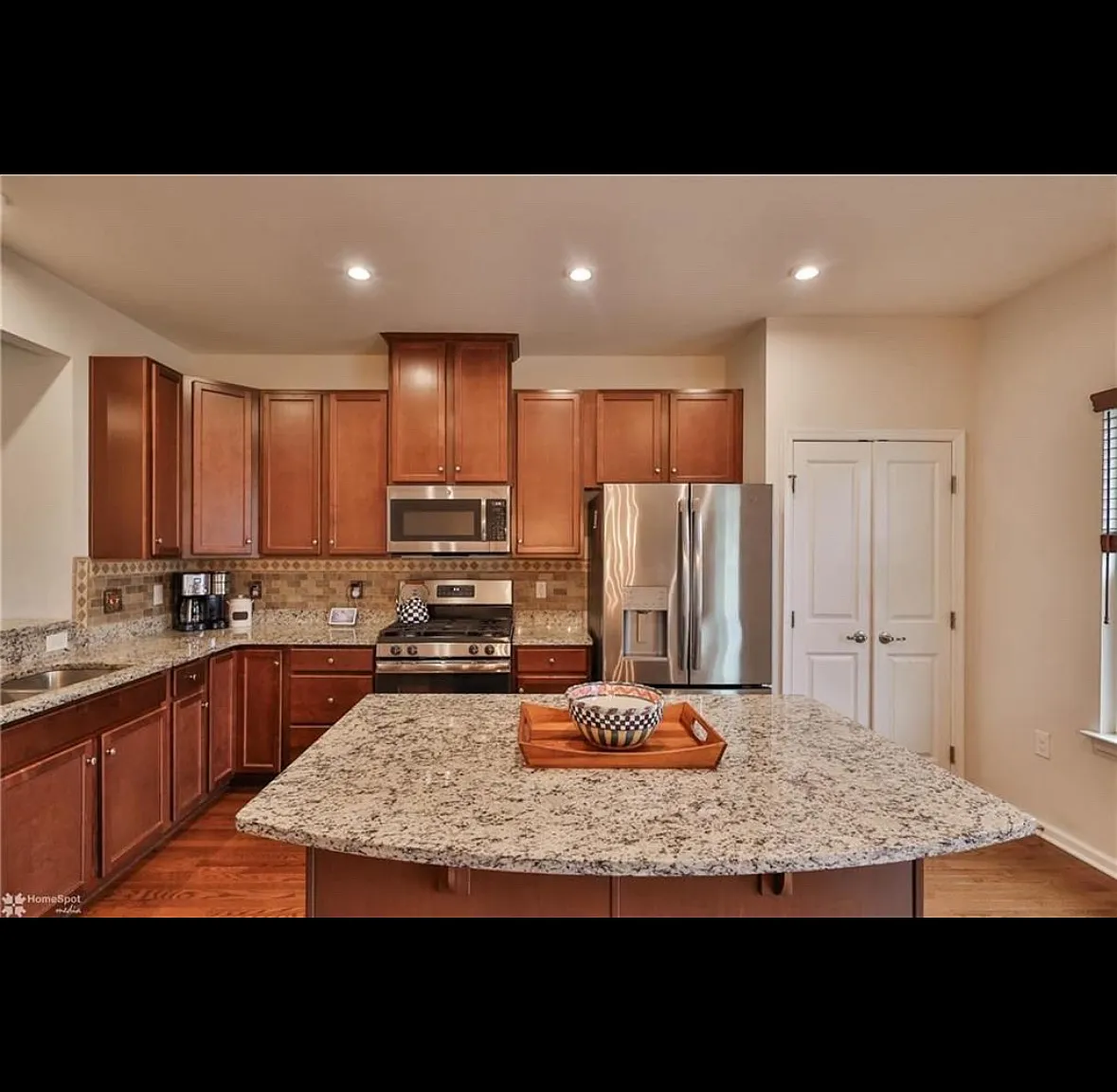 2381 Cook Dr — Photo 3