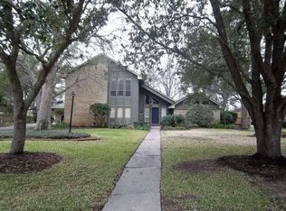 1022 Oleander St, Lake Jackson, TX 77566