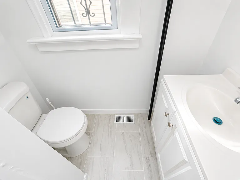 233 Rose St — Photo 3
