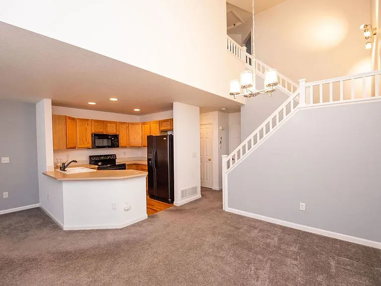 4040 Plum Creek Dr — Photo 6