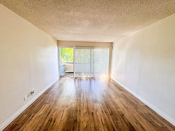2nd image of 3417 Manning Ave #P1809