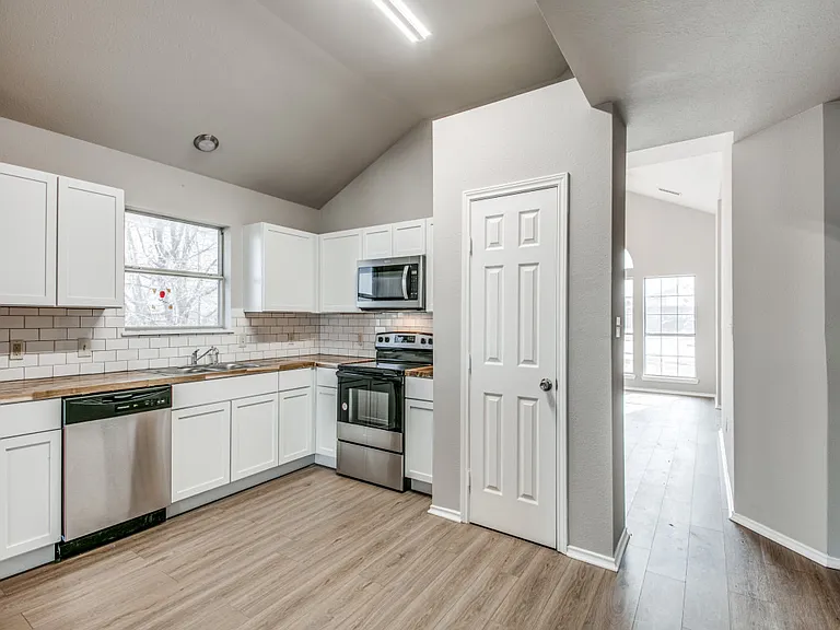 610 Lonestar Park Ln — Photo 3