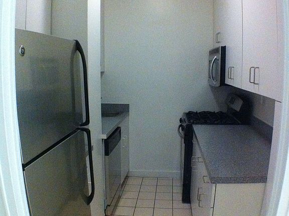 2nd image of 333 E 49th St APT Lj