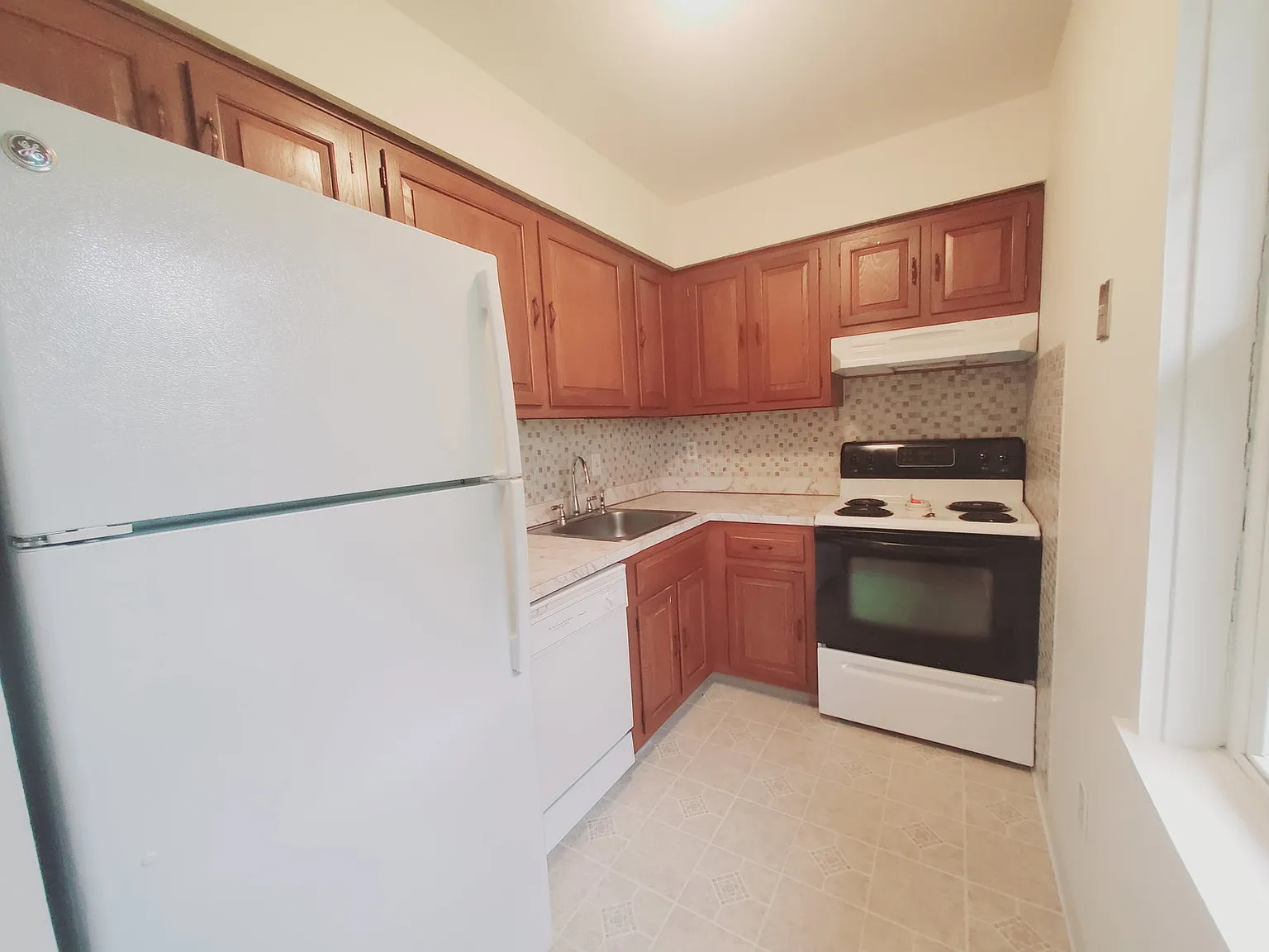 1 bed, 1.0 bath, 600 sqft, $1,800 — Photo 1