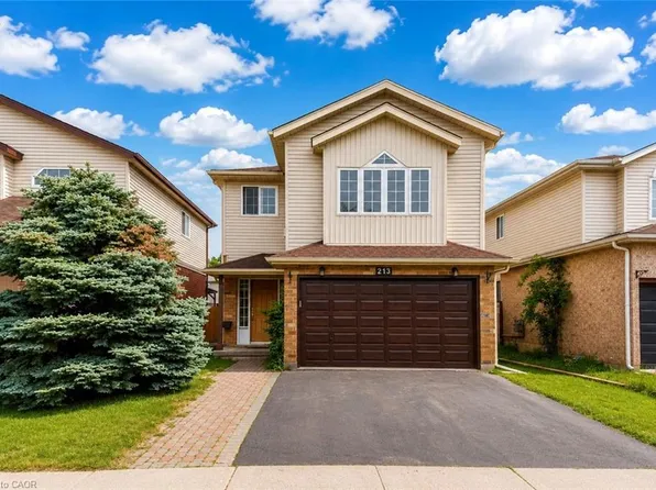 213 Grey Fox Dr, Kitchener, ON N2E 3N7