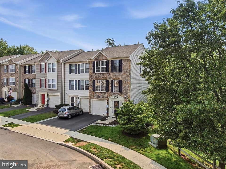 1st image of 733 Waterway Ct