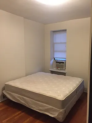 Rented by Metroline Realty | media 27