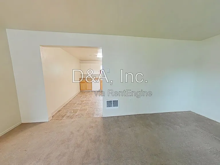 960 NW Cleveland Ave #5 — Photo 3