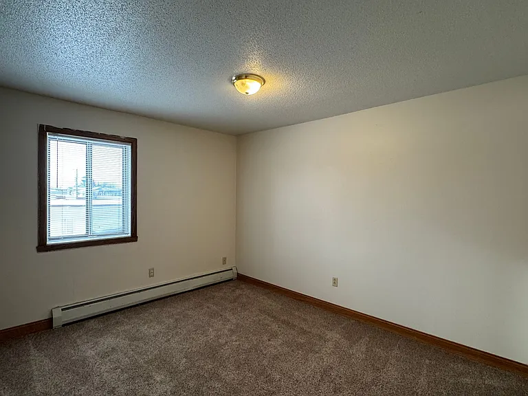 Crestwood Apartments — Photo 23
