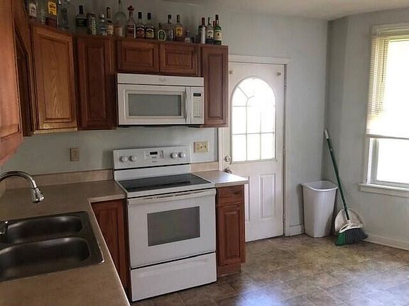 4th image of 211 Grand Ave