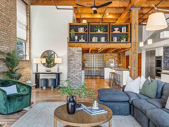 4th image of 612 N Oakley Ave #101