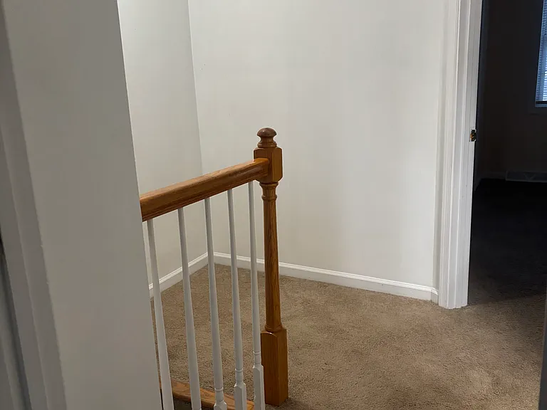102 Jeremiah Ct — Photo 9