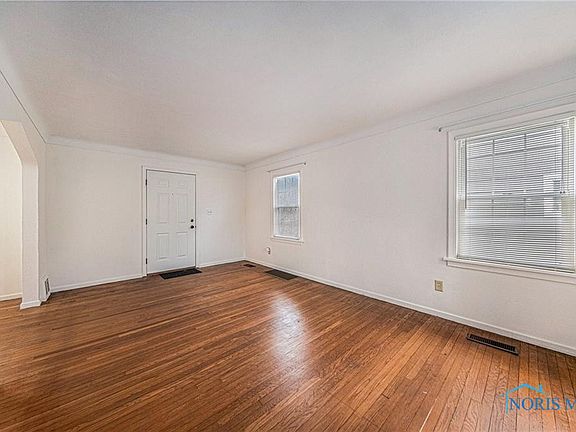 4th image of 4309 Lyman Ave