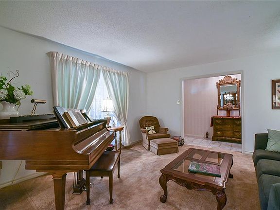 4th image of 1617 Royal Mile Dr