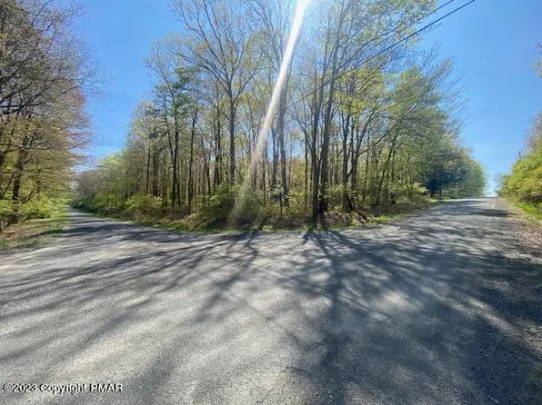 404 Big Oak Rd, Canadensis, PA 18325